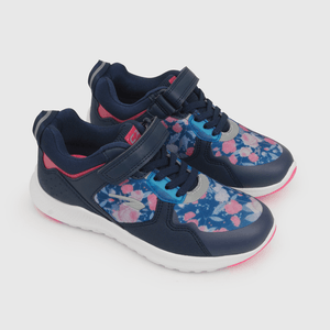 Zapatilla deportiva de niña con print de flores azul