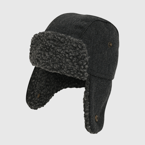 Gorro de bebé niño con chiporro gris