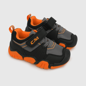 Zapatilla outdoor de niño brassmould lateral negro