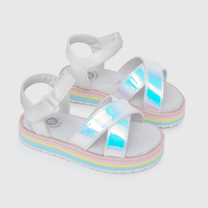 Sandalia de niña abierta con suela rayada multicolor blanco
