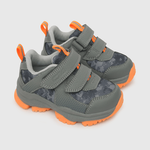 Zapatilla de niño outdoor estampada gray / gris