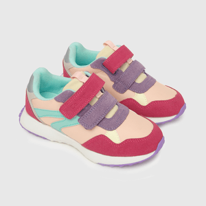 Zapatilla de niña urbana fucsia