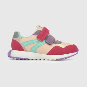 Zapatilla de niña urbana fucsia