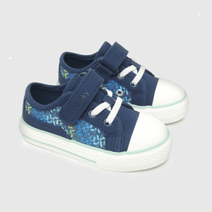 Zapatilla de niño urbana estampada azul / blue