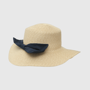 Sombrero de niña de rafia beige