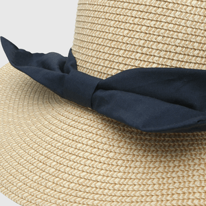 Sombrero de niña de rafia beige