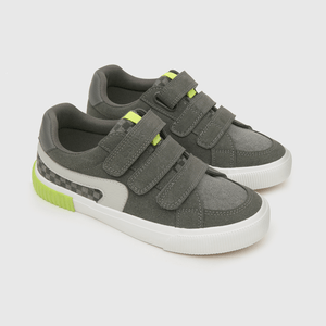 Zapatilla de niño urbana estampada gray / gris